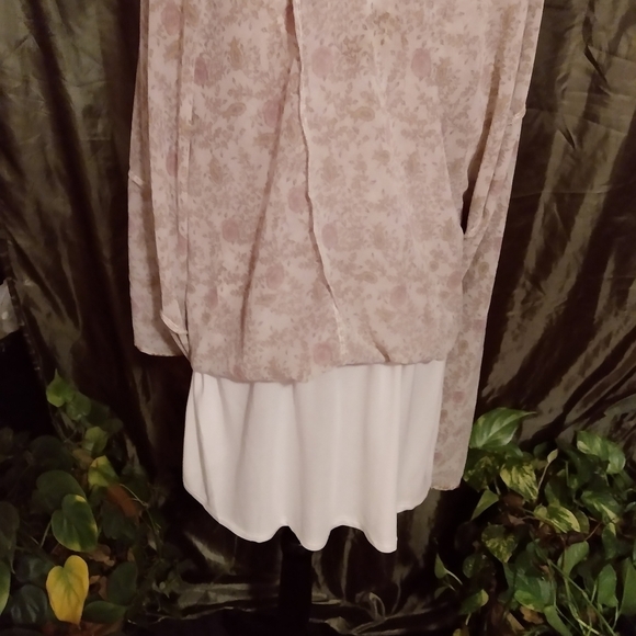 SOLD 🚨 Must Bundle Sale 5.00! BOHEMIAN Floral Style Dress - Picture 2 of 9